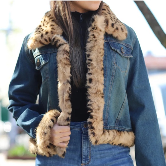 La Fiorentina VINTAGE DENIM JACKET WITH FUR TRIMMED BORDER - Picture 2 of 4